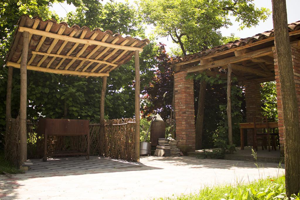 Nona Guest House Shilda Exterior photo